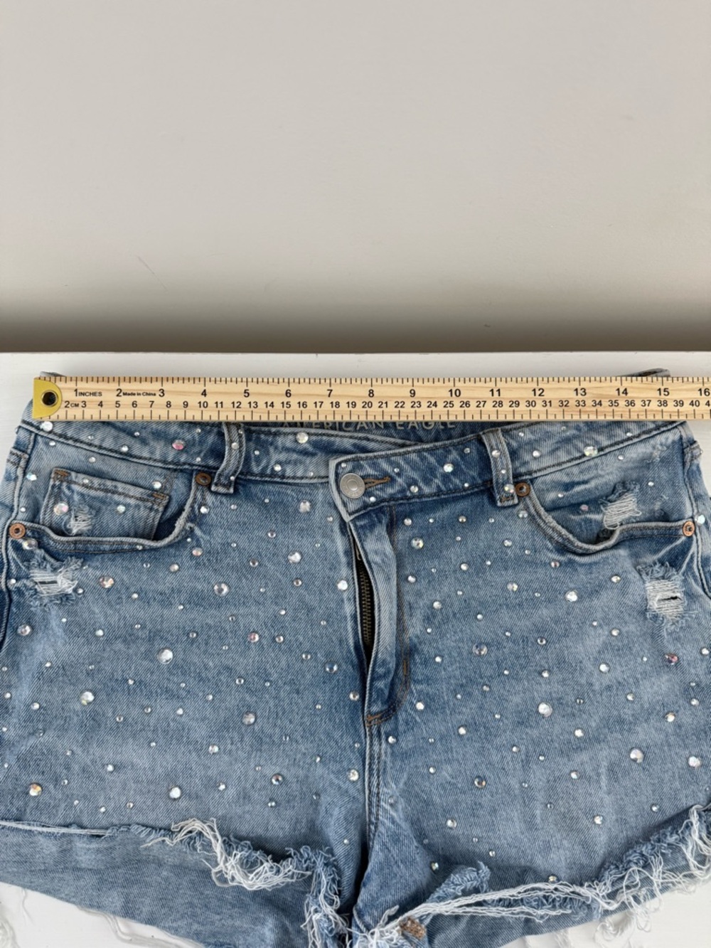 American Eagle Rhinestone Distressed Denim Shorts Size 10 Y2K Festival - Picture 5 of 7